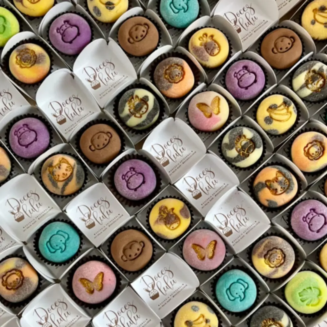 Forminha personalizada 4 pétalas com logo (branco ou kraft) — foto 8