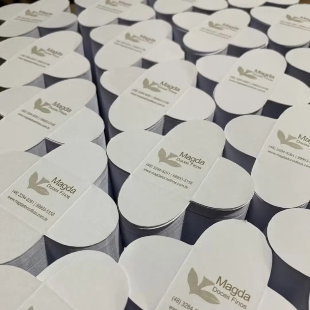 Forminha personalizada 4 pétalas com logo (branco ou kraft) — foto 9