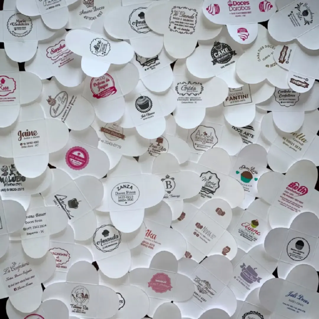 Forminha personalizada 4 pétalas com logo (branco ou kraft) — foto 10