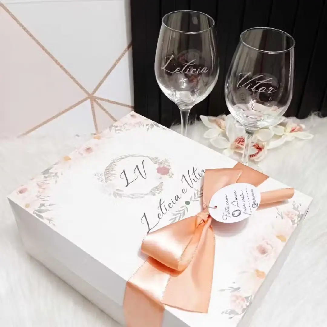 Kit taças de vinho jateadas com caixa personalizada — foto 12