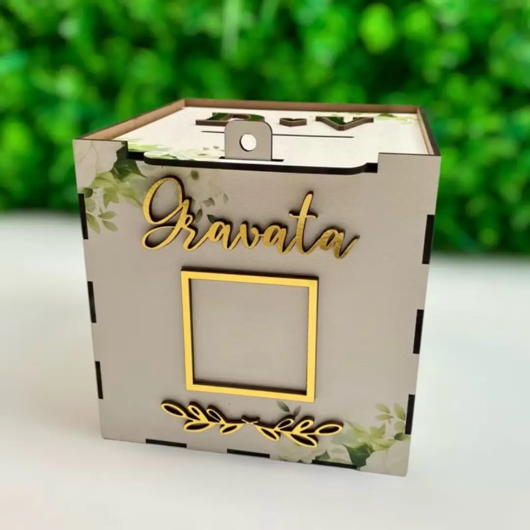 Caixa cofre casamento 15×15 cm — flores brancas (iniciais) — foto 3