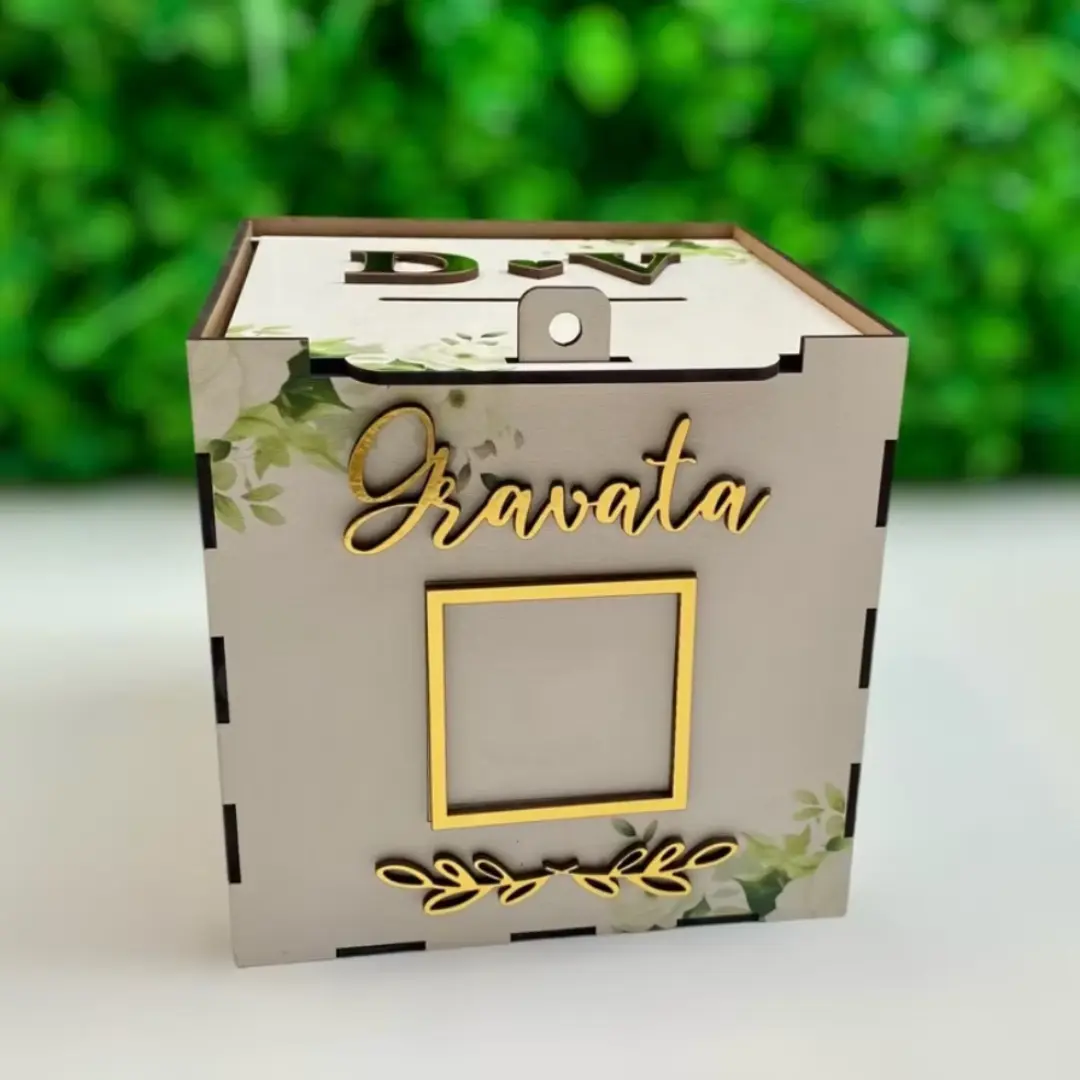 Caixa cofre casamento 15×15 cm — flores brancas (iniciais) — foto 5