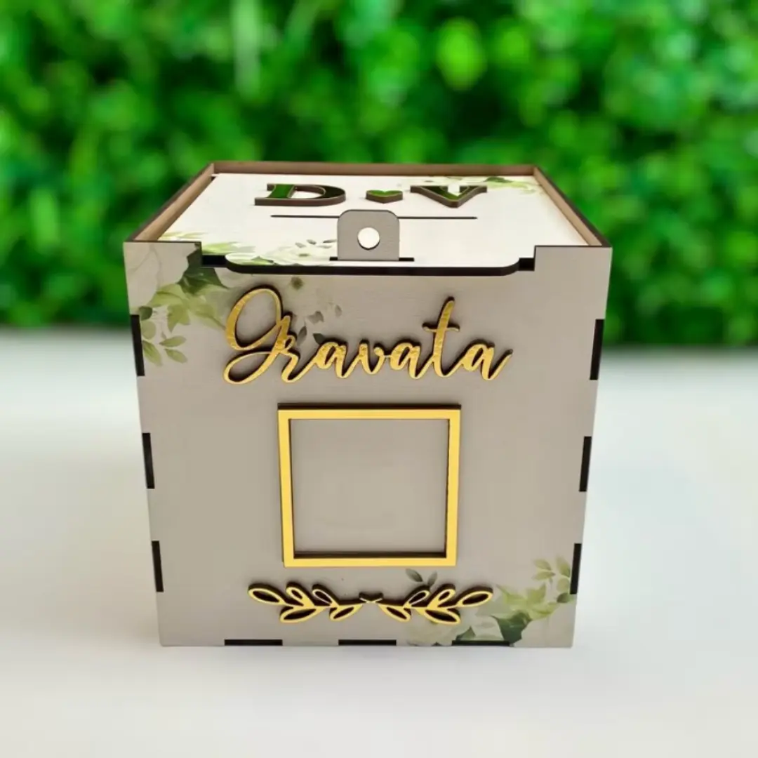 Caixa cofre casamento 15×15 cm — flores brancas (iniciais) — foto 6