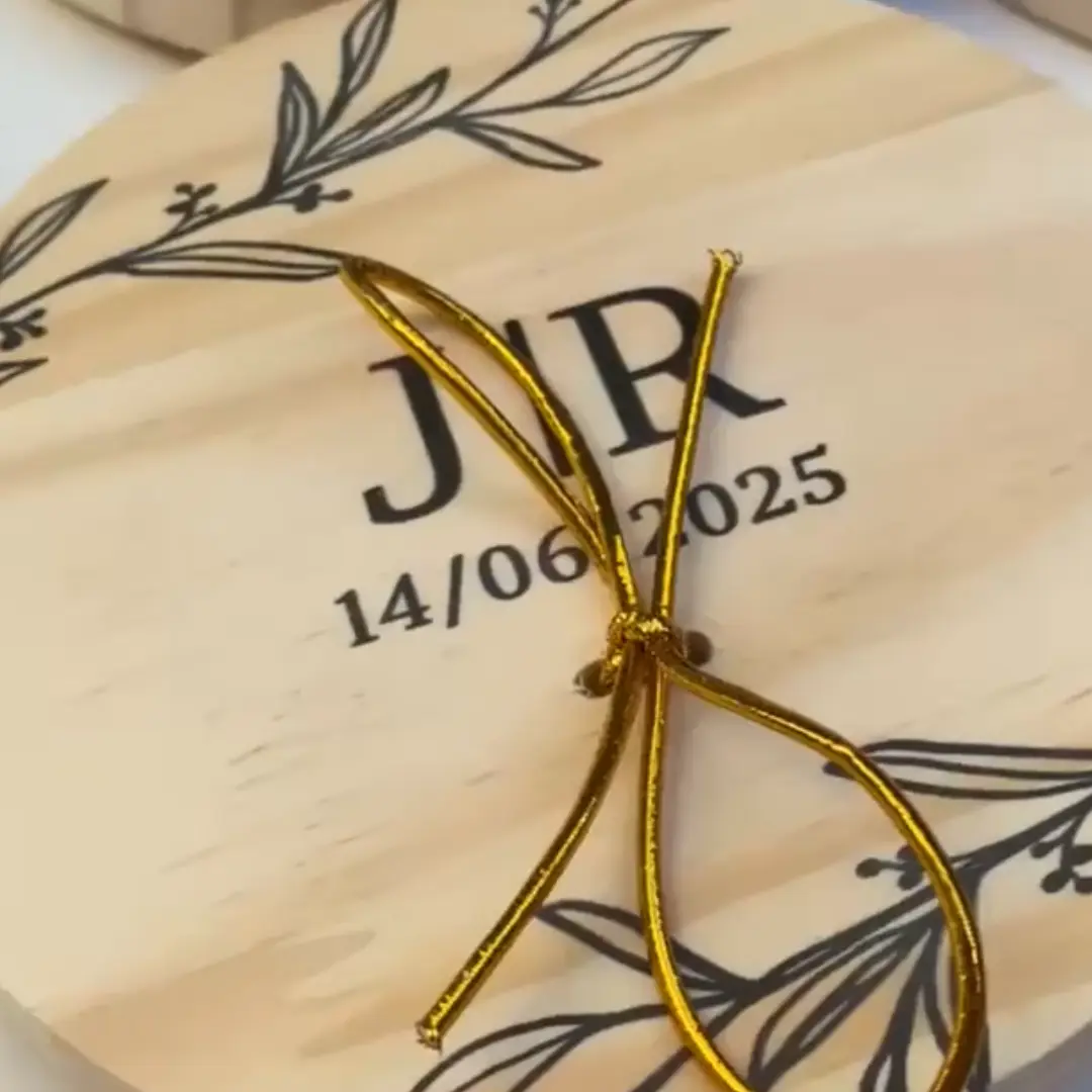 Porta-alianças pinus personalizado — nomes e/ou data — foto 2