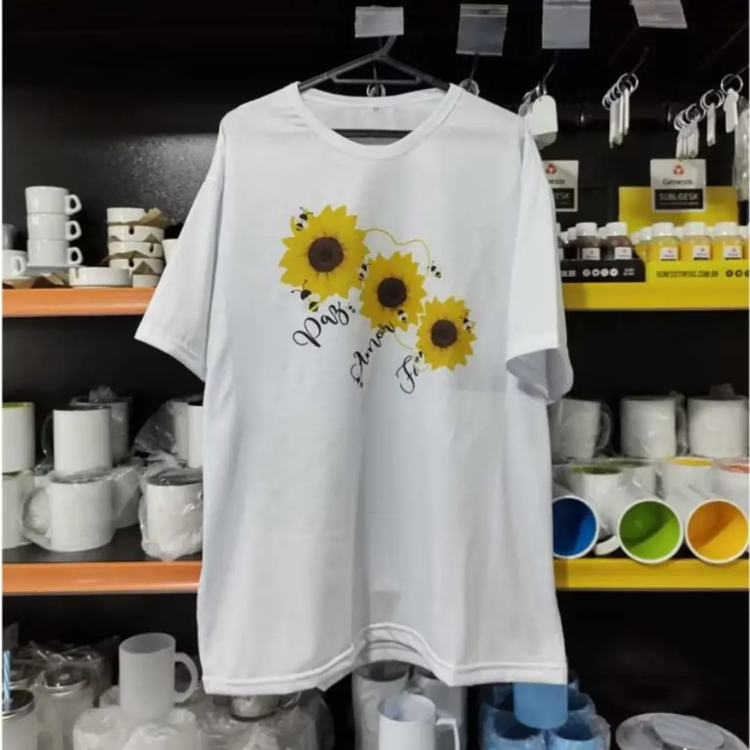 Camiseta branca personalizada com arte na frente — foto 9