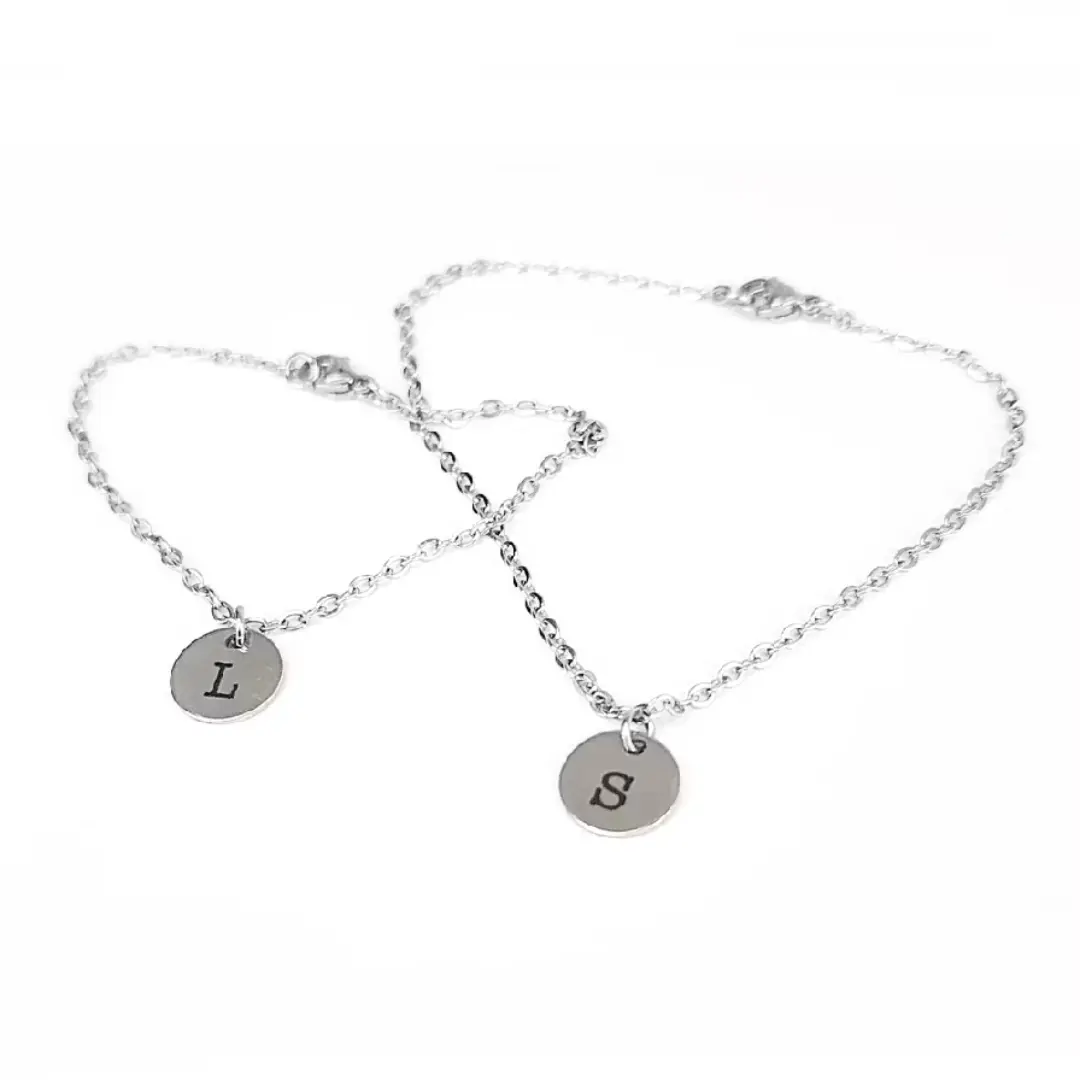 Kit 2 pulseiras medalha — inicial, nome ou data — foto 3