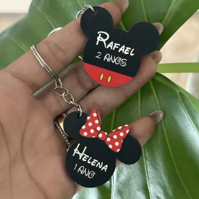 Chaveiro MDF Mickey/Minnie com nome e idade