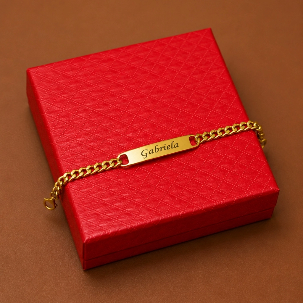 Pulseira com nome — aço inox banho ouro 18k